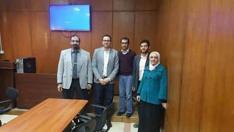 الفريق الجراحي بقيادة الدكتور وليد اسماعيل